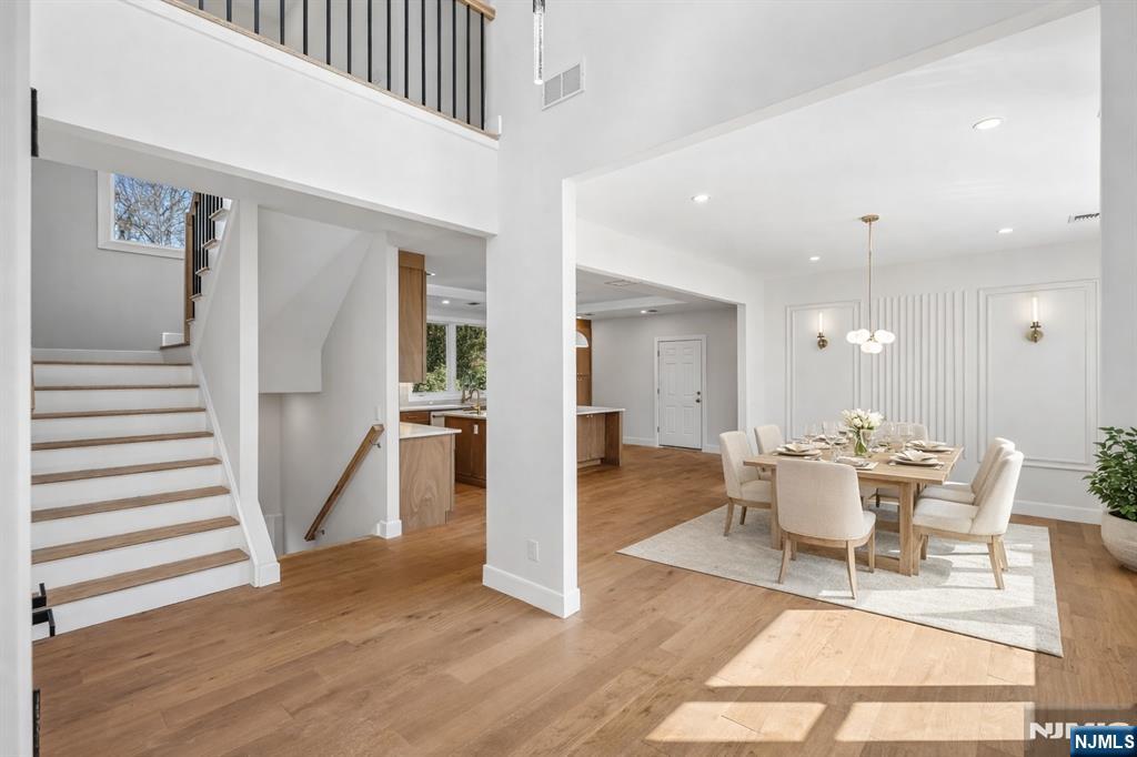 229 Sutton Place - Photo 2