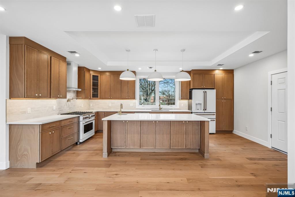 229 Sutton Place - Photo 4