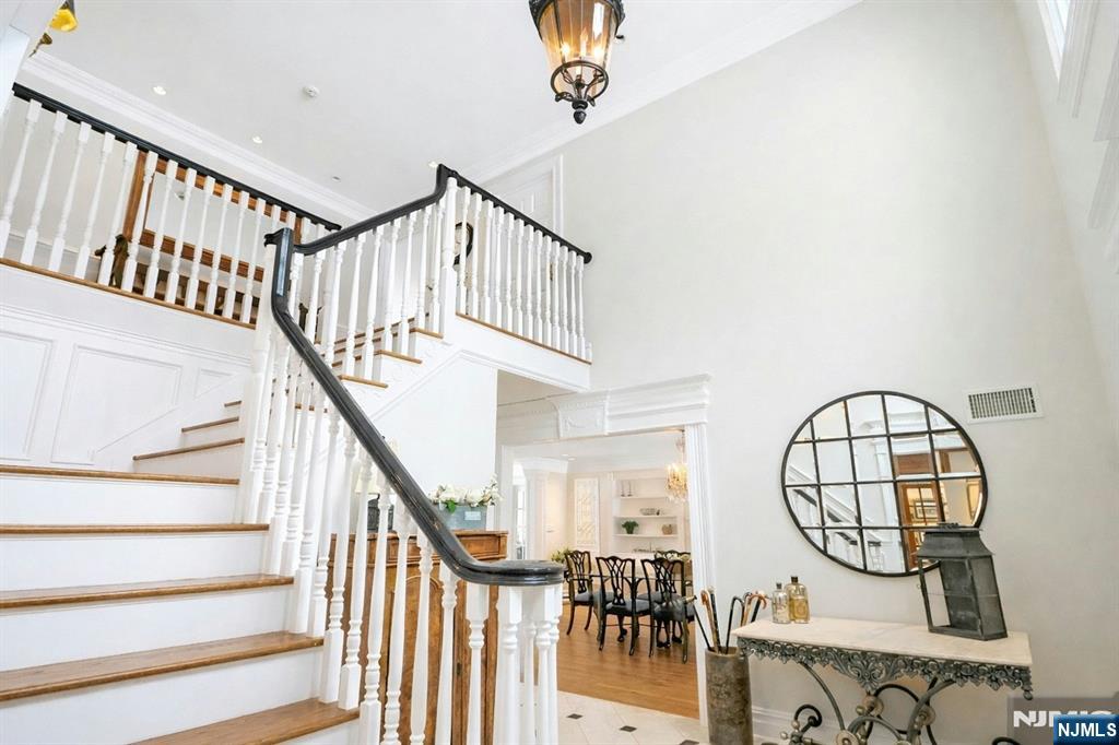 2 Story Entrance Foyer