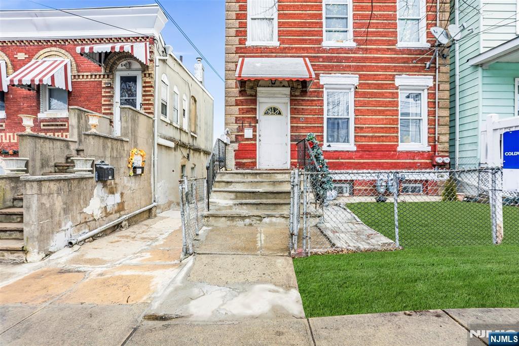 82 Randolph Avenue - Photo 1