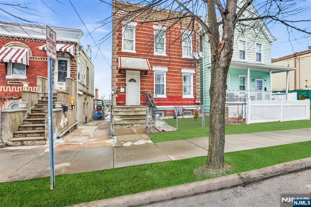 82 Randolph Avenue - Photo 2