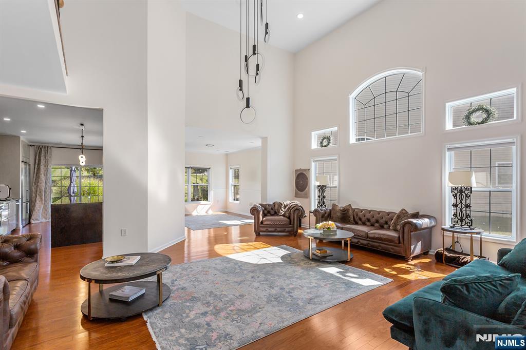 24 Bluffs Court - Photo 1