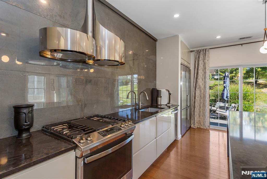 24 Bluffs Court - Photo 2