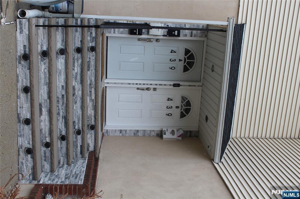 439 Marshall Street - Photo 2