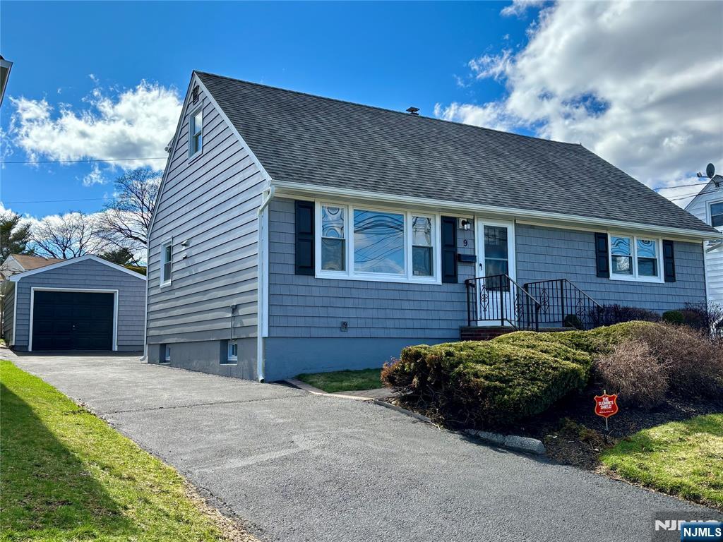 9 Joan Place - Photo 2