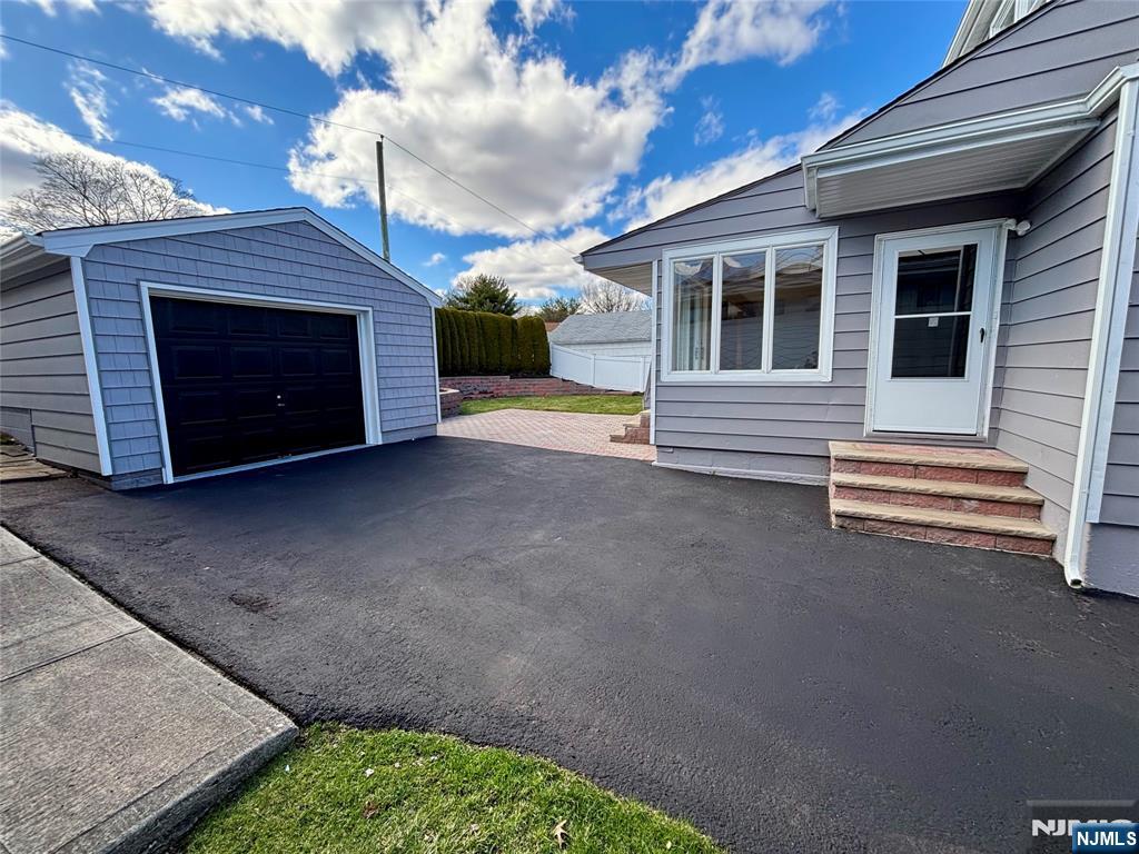 9 Joan Place - Photo 4