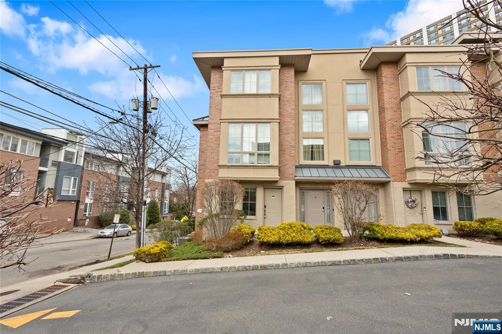 200 Laird - Photo 1