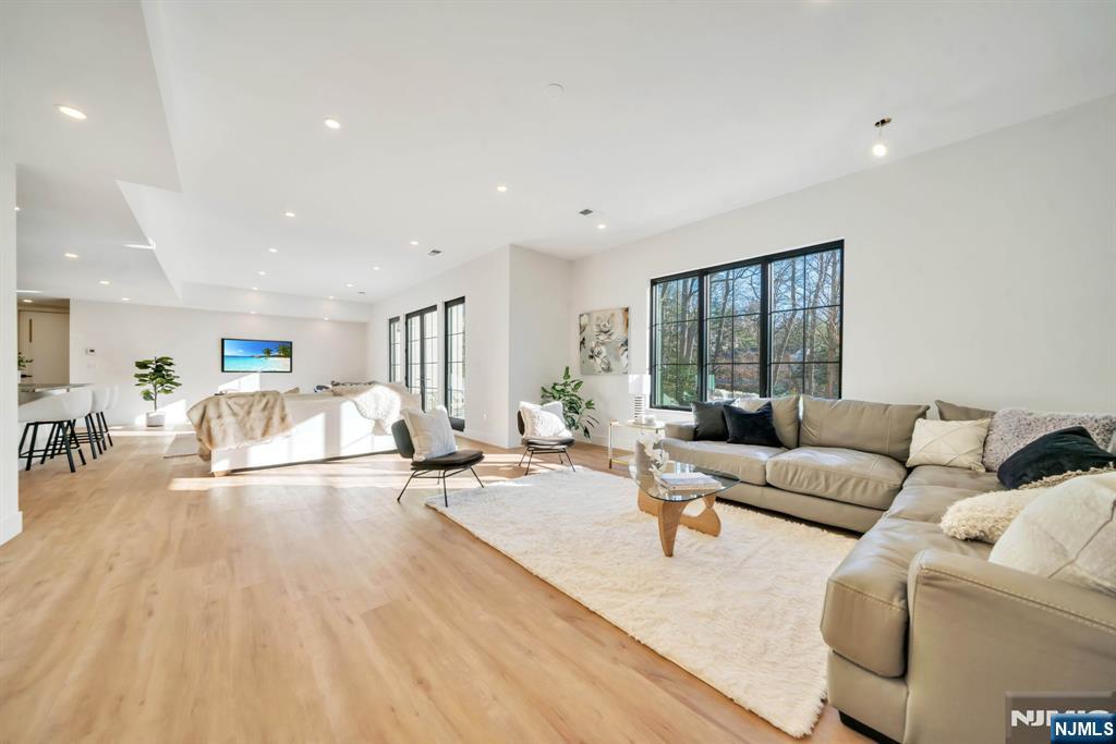 28 Ellens Way, Alpine, NJ, 07620