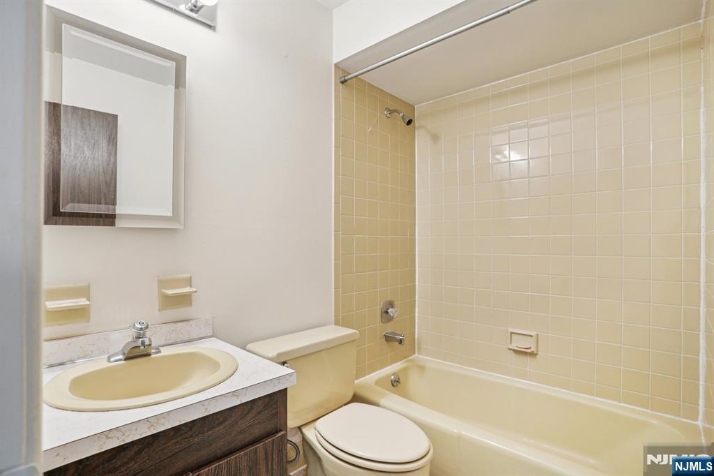 2 Eisenhower, Closter, NJ, 07624