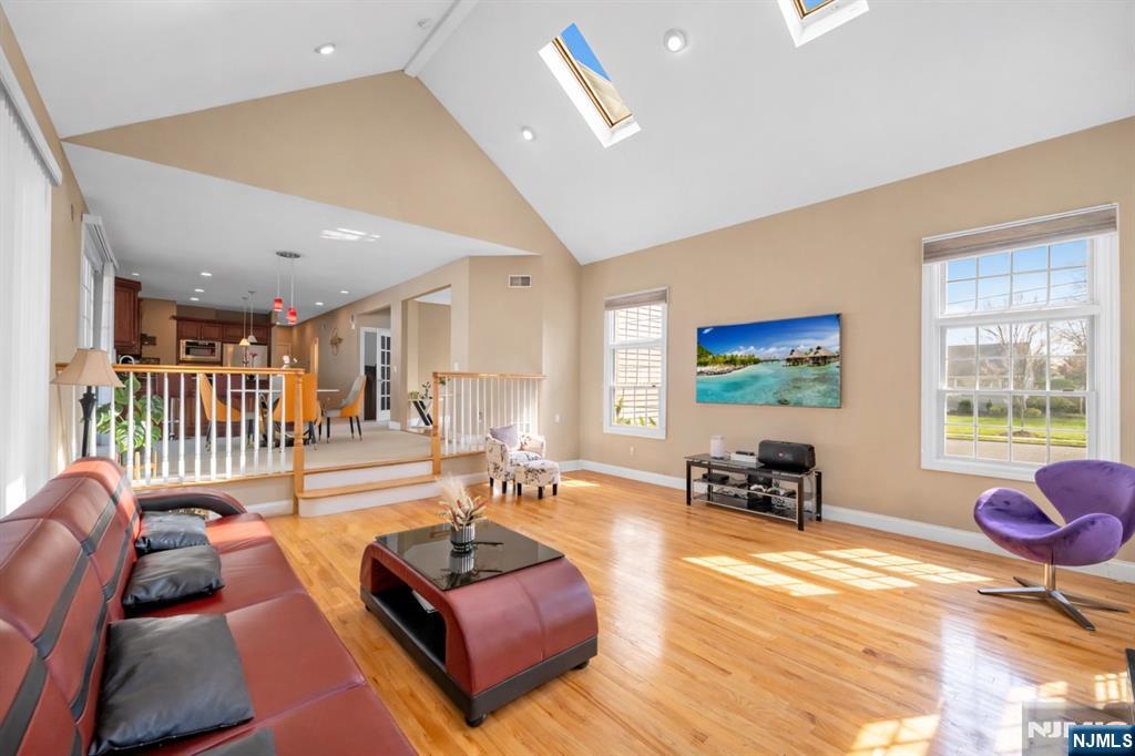 683 Victoria Avenue — photo 16