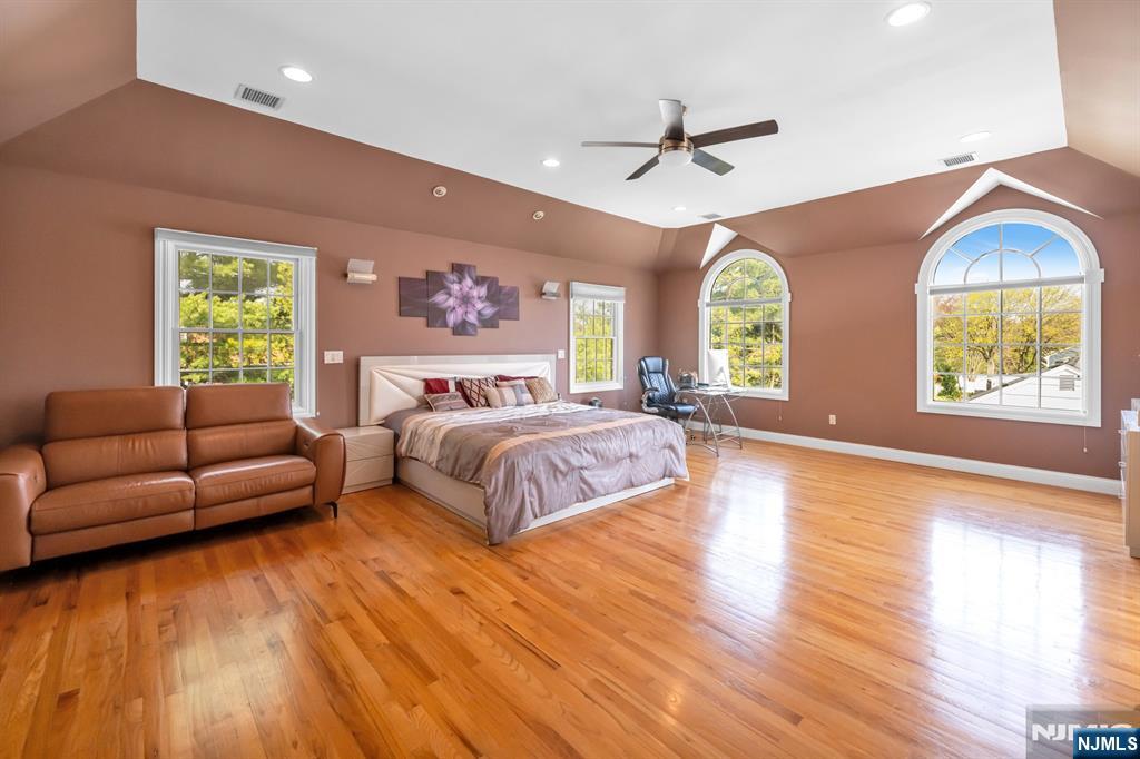 683 Victoria Avenue — photo 18