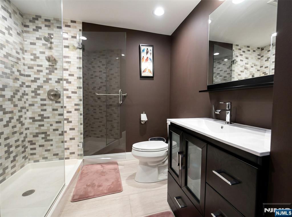 683 Victoria Avenue — photo 36