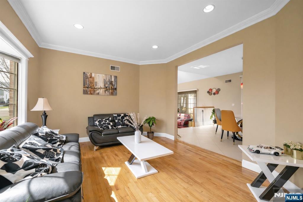 683 Victoria Avenue - Photo 5