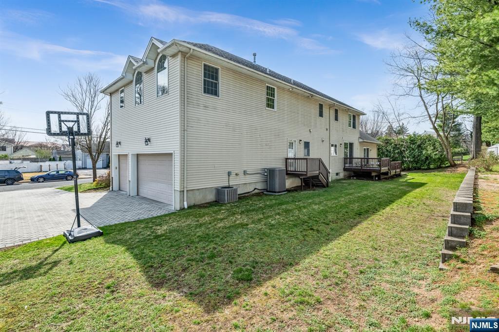 683 Victoria Avenue — photo 43