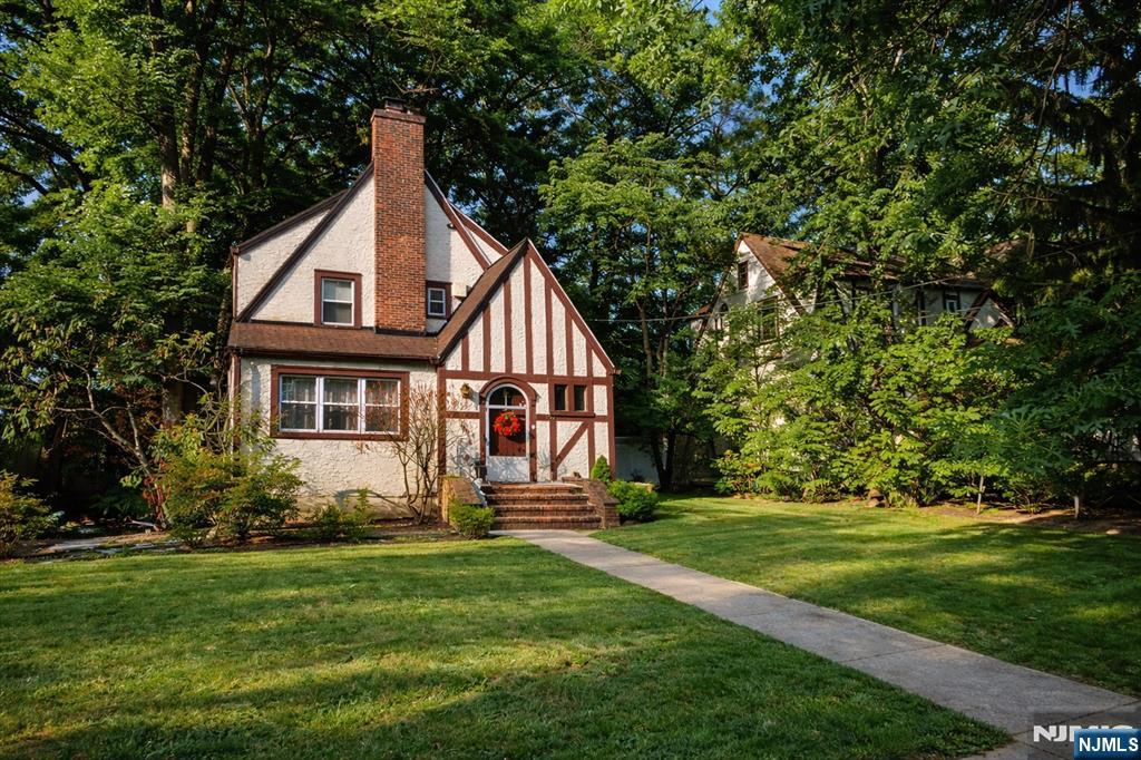 274 W Englewood Avenue - Photo 2