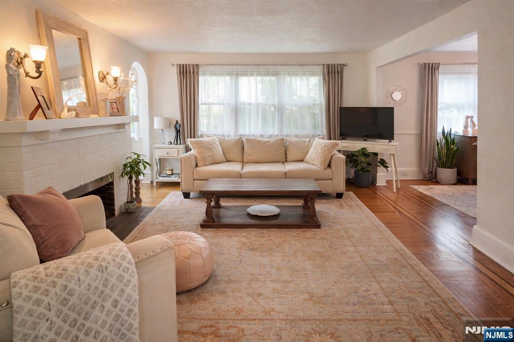 274 W Englewood Avenue - Photo 3