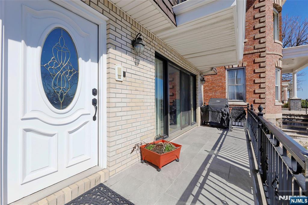 1021 JFK Blvd E - Photo 3