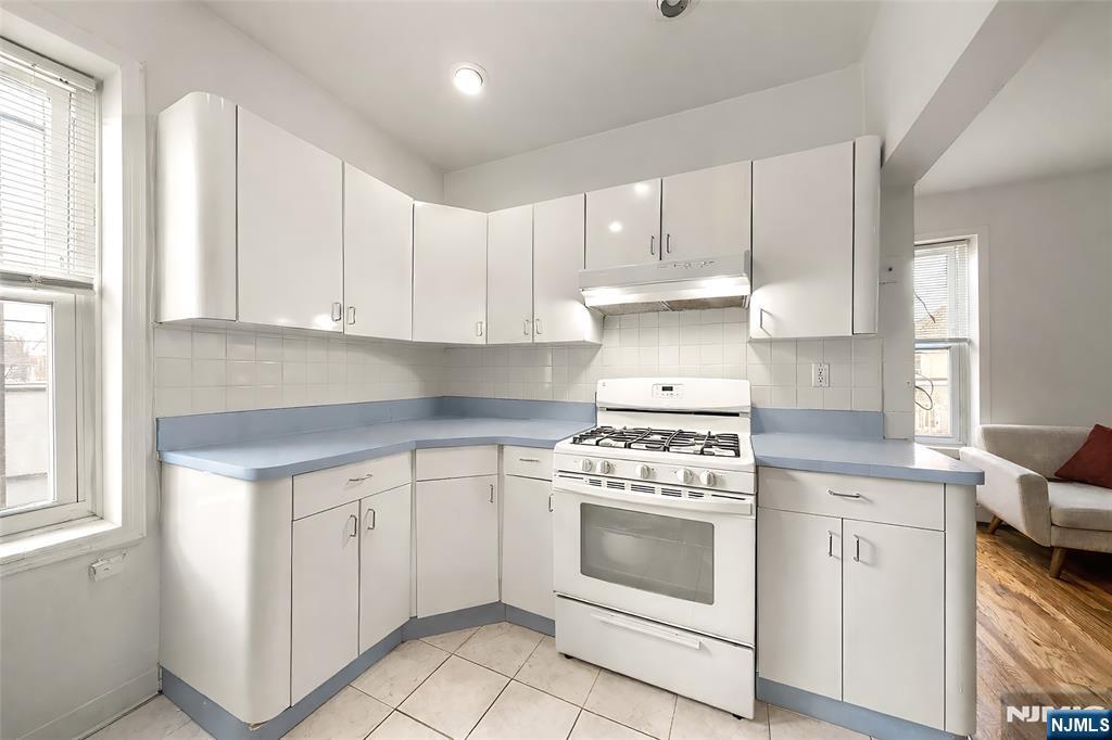 7317 Broadway — photo 18