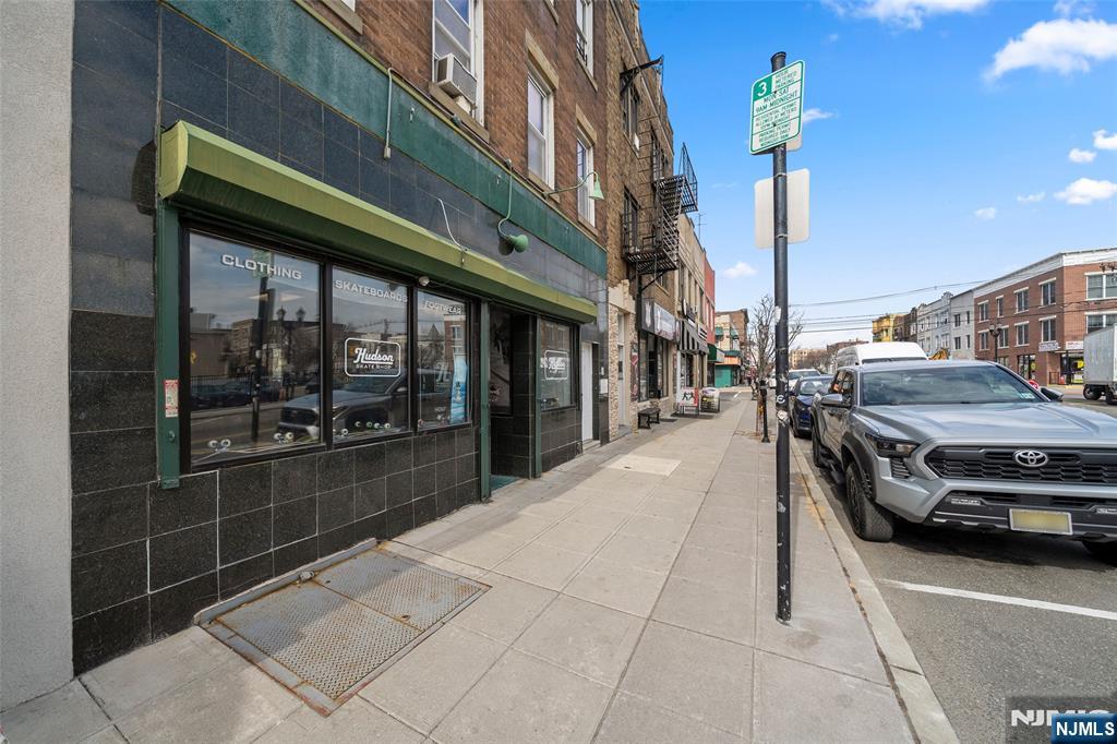 7317 Broadway — photo 25