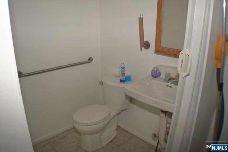 7317 Broadway — photo 10