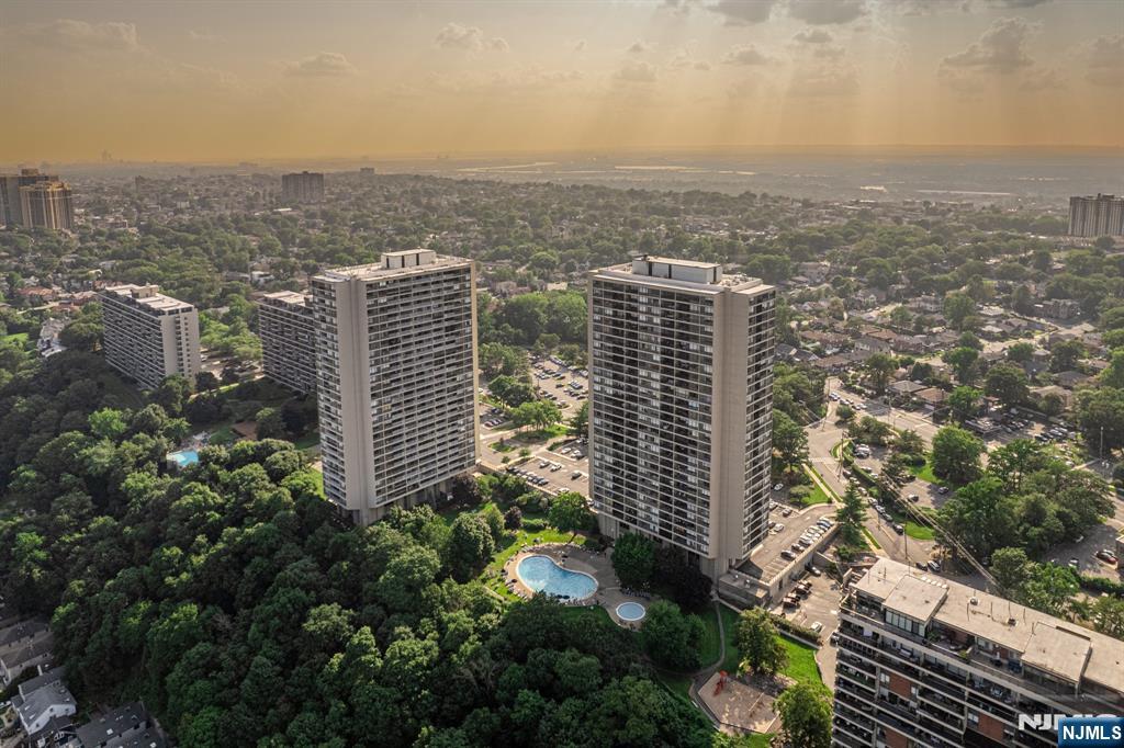 6 Horizon Rd #1605, Fort Lee, NJ 07024