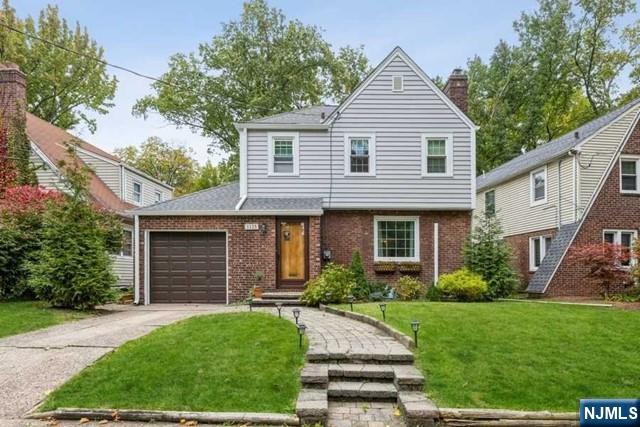 1125 W Laurelton Parkway - Photo 1