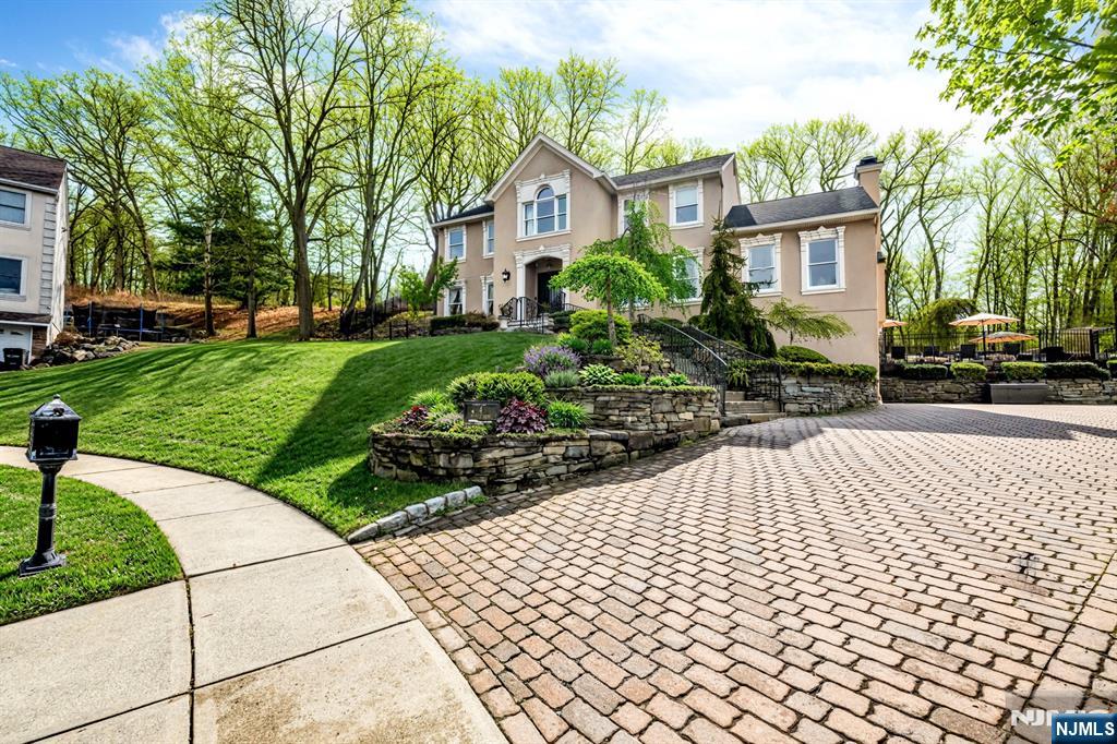 4 Michele Court - Photo 3