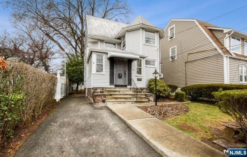 60 Berkeley Avenue - Photo 1