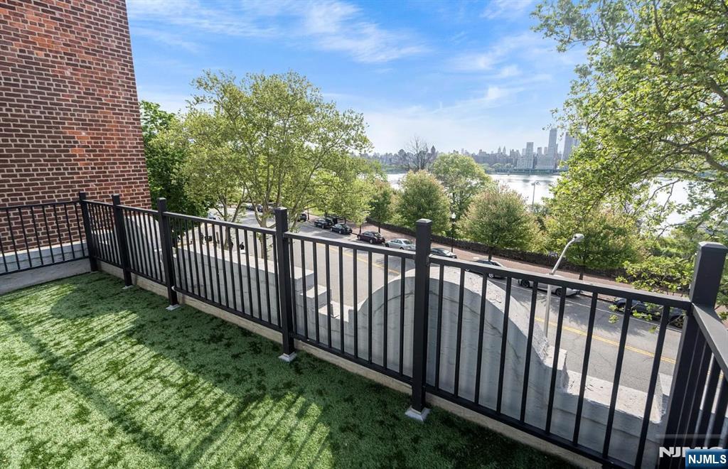 6115 Kennedy Boulevard — photo 10