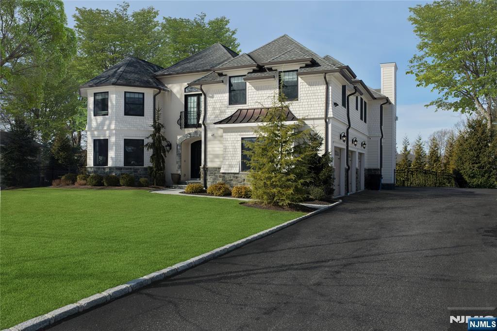 1096 Briar Way, Fort Lee, NJ, 07024