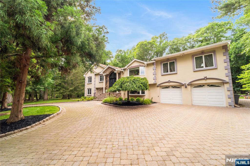 136 Willow Drive - Photo 2