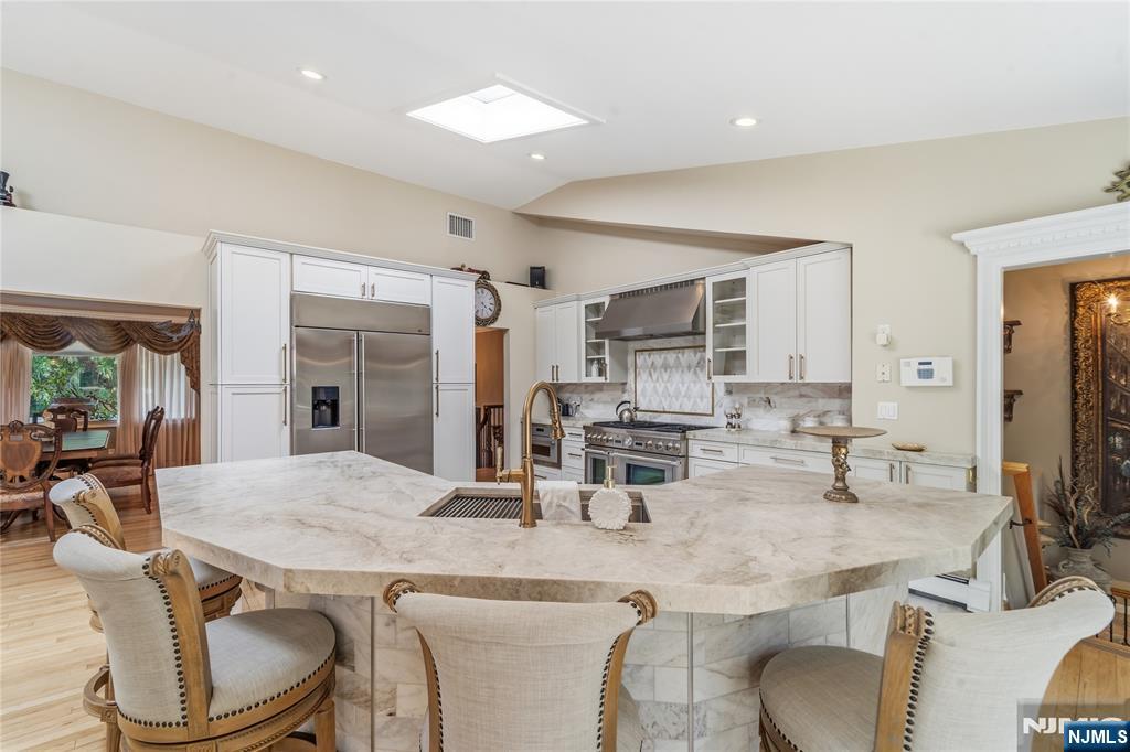 136 Willow Drive — photo 12