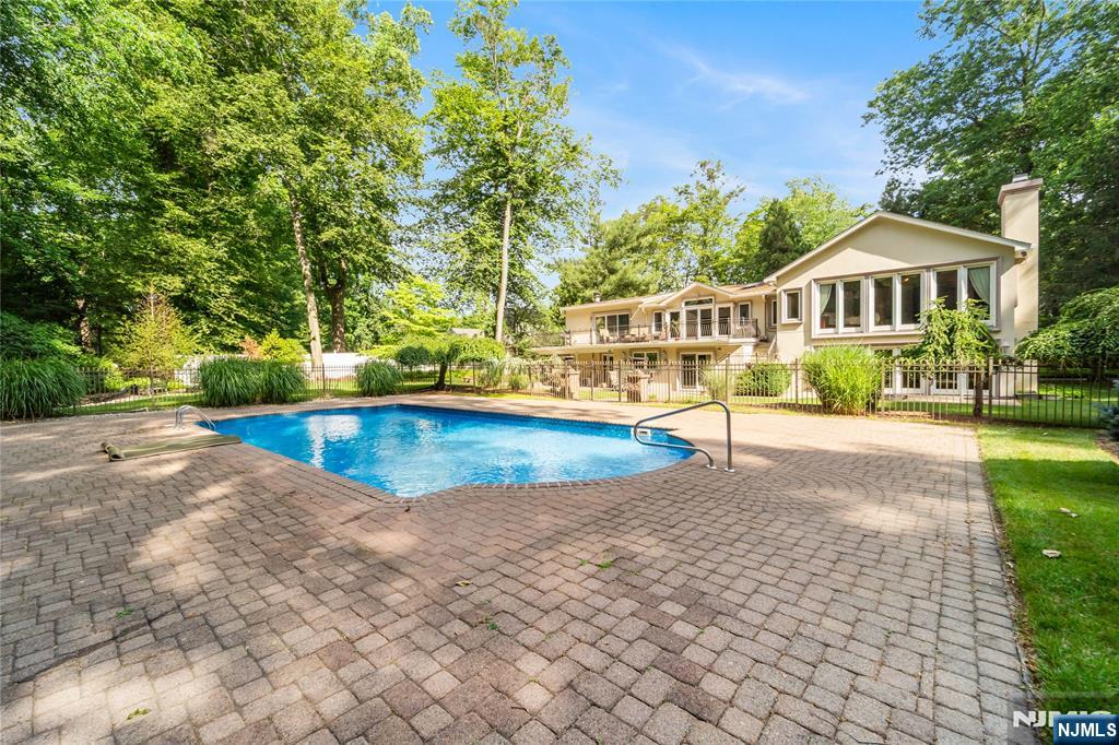 136 Willow Drive — photo 37