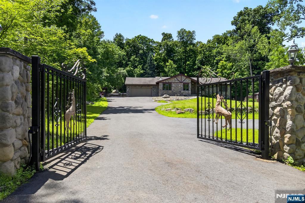 64 Ricker Drive - Photo 2