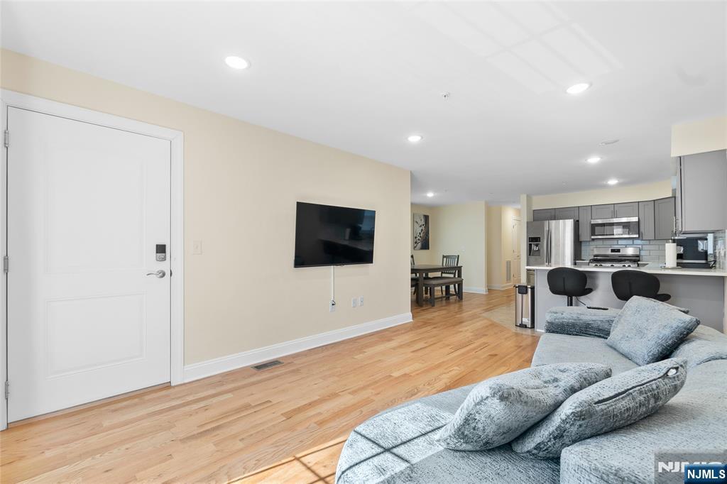 337 13th Avenue - Photo 4