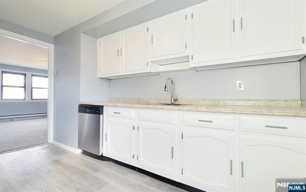 592 Beverly Road 2nd floor - Photo 3