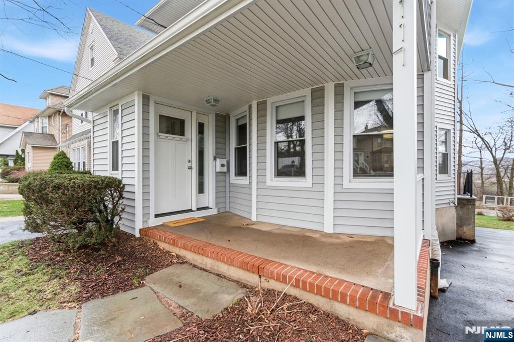117 Overpeck Avenue - Photo 2