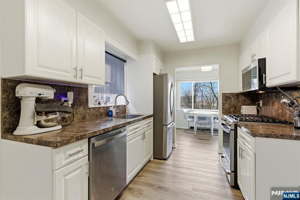 117 Overpeck Avenue - Photo 4