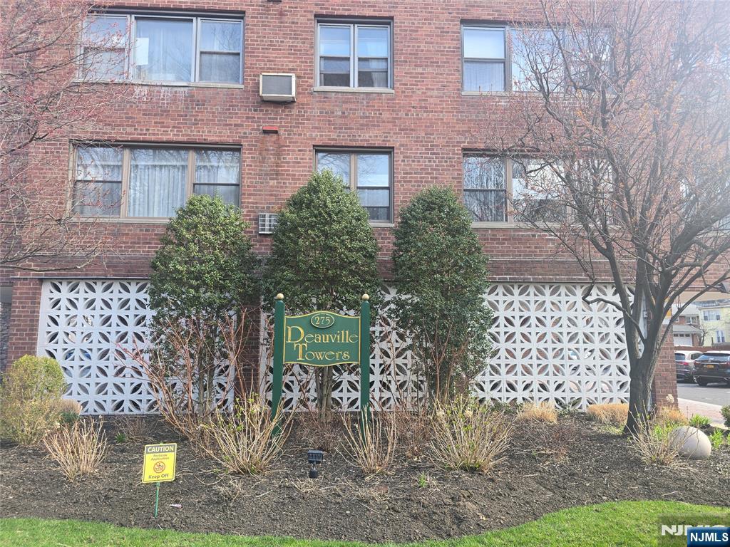 275 Hoym Street 3G - Photo 2