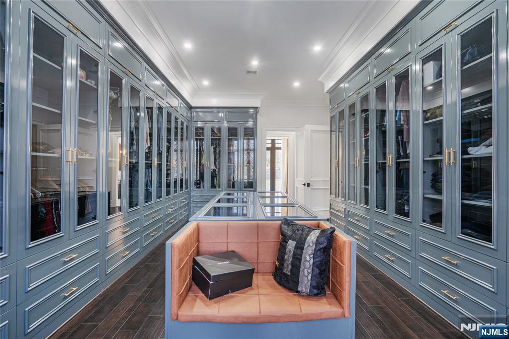 Boutique Style, Lacquer Coated Closet/Dressing Rm