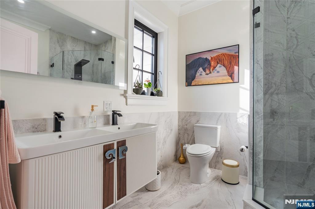 BR Suite #5 Full Bath