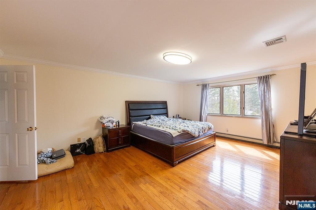 81 Crescent Avenue