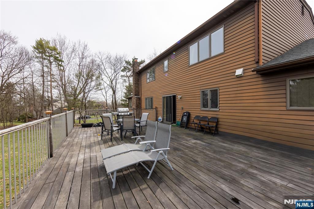 81 Crescent Avenue
