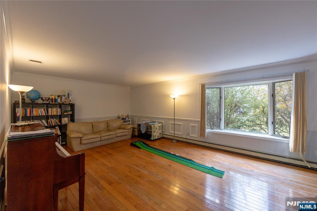 81 Crescent Avenue