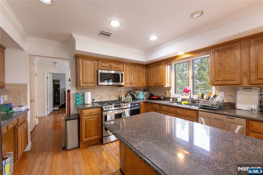 81 Crescent Avenue