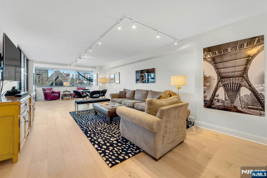 1600 Parker Avenue 1J - Photo 3