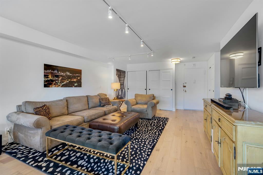 1600 Parker Avenue 1J - Photo 4