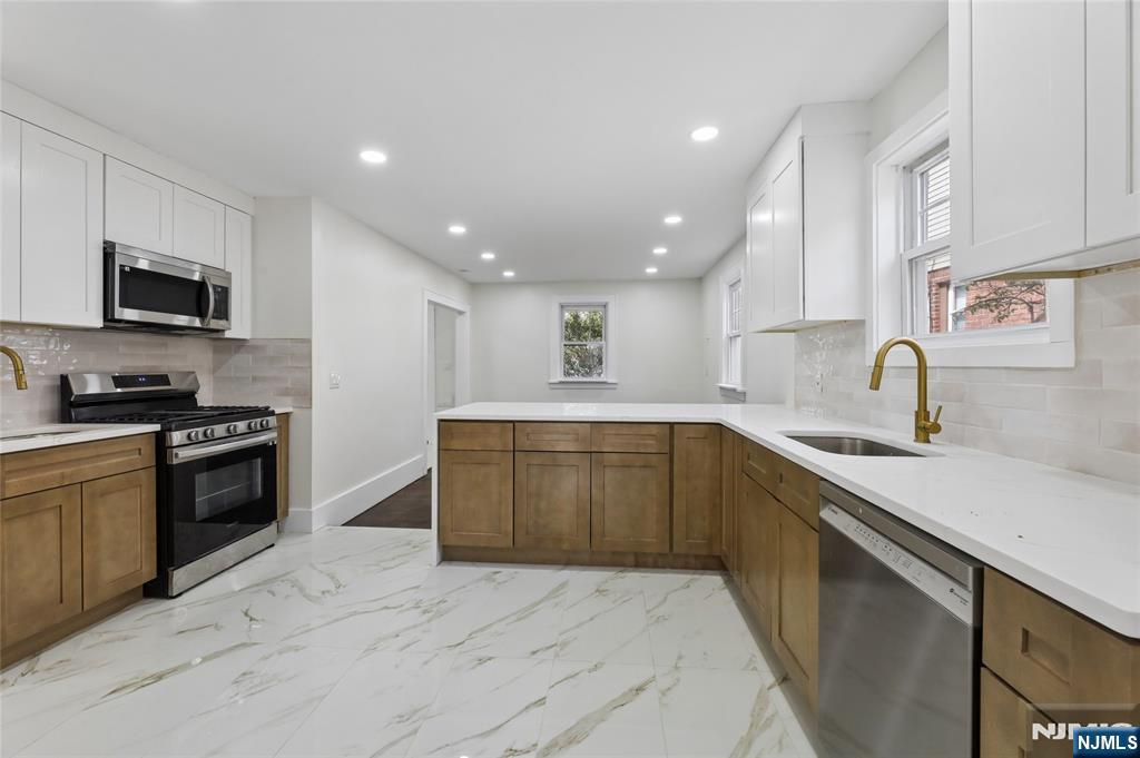 1087 Lambert Road, Teaneck, NJ 07666 Listing Photo  10
