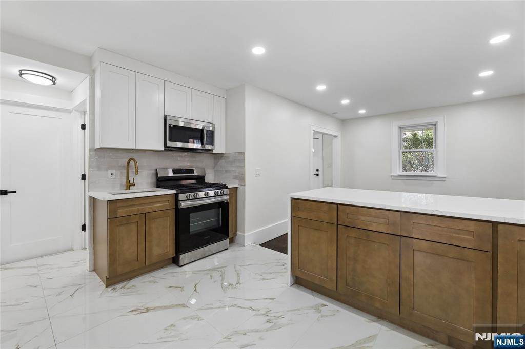 1087 Lambert Road, Teaneck, NJ 07666 Listing Photo  11