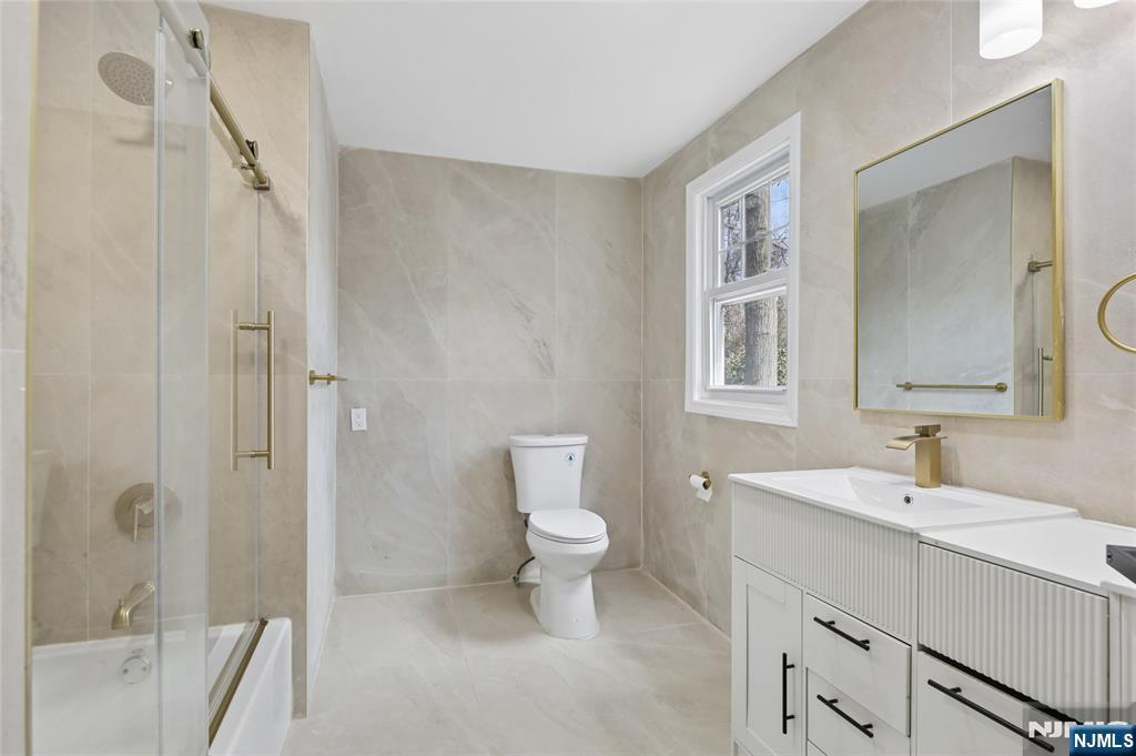 1087 Lambert Road, Teaneck, NJ 07666 Listing Photo  33